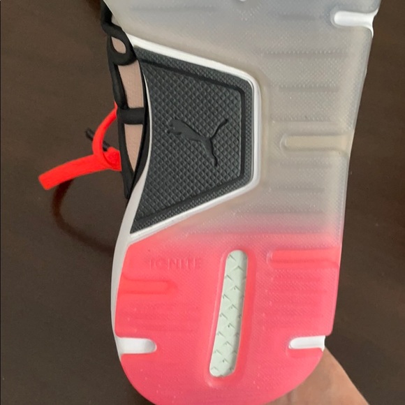 Puma - Picture 4 of 4